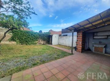 Casa · 72m² · 4 Ambientes · 1 Cochera · Venta Casa 4 Ambientes con Cochera y Fondo Libre en Bernal Oeste