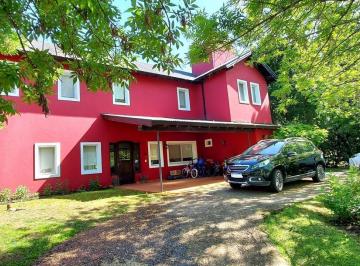 Casa · 230m² · 7 Ambientes · 1 Cochera · Apto Credito. 5 Dorm.. 4 Baños. Lote Interno.