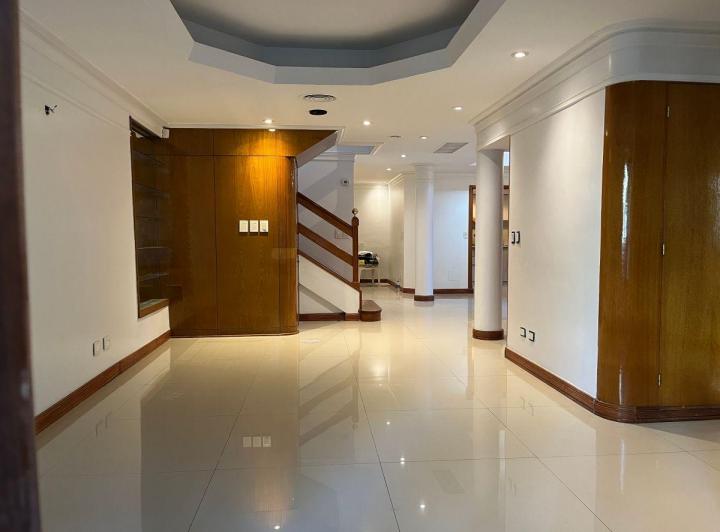 Casa · 180m² · 4 Ambientes · 1 Cochera