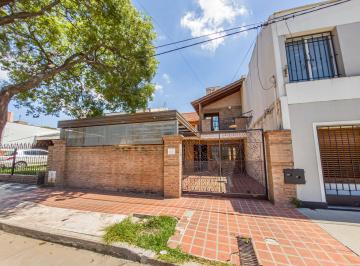 Casa de 4 ambientes, Córdoba · Venta Casa 4 Dorm 3 Baños Garaje Pileta Departamento Independiente B° Maipú Cba