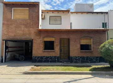 Casa · 160m² · 7 Ambientes · 2 Cocheras · Casa en Venta Bº Canal V Neuquen Capital