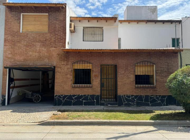 Casa · 160m² · 7 Ambientes · 2 Cocheras