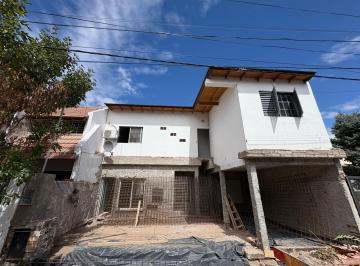 Oficina comercial · 300m² · 7 Ambientes · Venta de Oficina Centrica en Neuquén