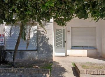 Casa de 4 ambientes, Álvarez · Casa en Alvarez