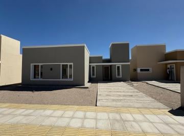 Casa · 85m² · 3 Ambientes · Vende Casa de 2 Dorm. Plottier