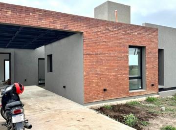 Casa · 110m² · 3 Ambientes · 2 Cocheras · Rincones de Manantiales - Casa P. Baja 2 Dorm 2 Bñ Ampliable