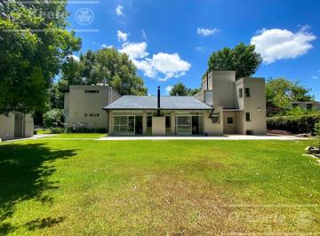 Casa · 1215m² · 4 Ambientes · Casa en Venta y en Alquiler de Cuatro Ambientes con Piscina y Quincho en Abril Club de Campo, Guille