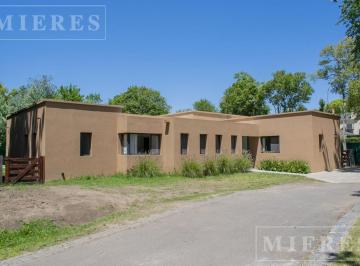 Casa · 145m² · 4 Ambientes · Casa en Alquiler Anual en La Pilarica