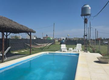 Casa · 45m² · 2 Ambientes · 4 Cocheras · Cabaña en Domselaar