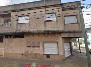 Local comercial · 215m² · 3 Ambientes · 1 Cochera · Local en Venta