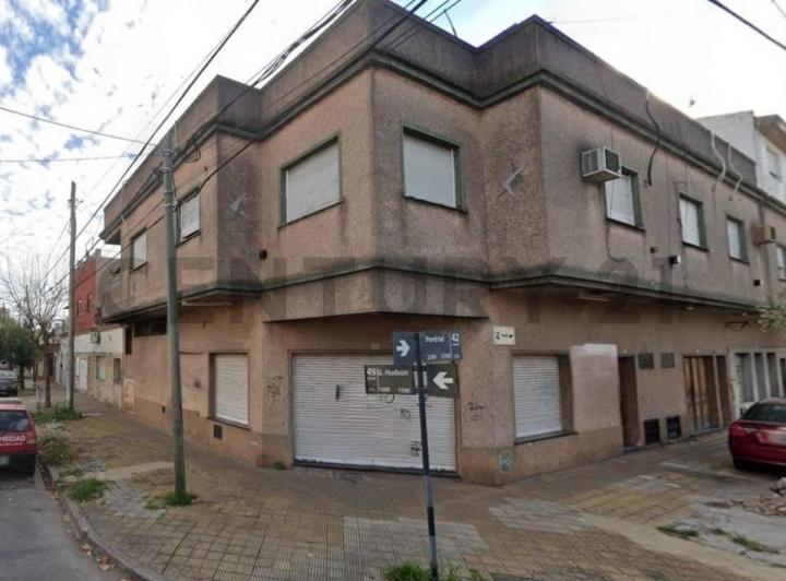 Local comercial · 215m² · 3 Ambientes · 1 Cochera