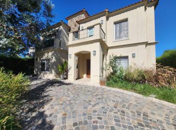 Casa · 360m² · 8 Ambientes · 2 Cocheras · Casa en Venta y en Alquiler, Barrio San Marco, Villanueva