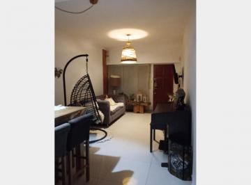 Casa · 147m² · 4 Ambientes · 1 Cochera · Triplex en Venta en Ramos Mejia