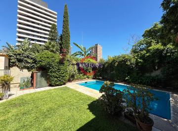 Casa · 254m² · 5 Ambientes · 1 Cochera · Venta Imponente Casa 5 Ambientes con Pileta y Playroom en La Lucila