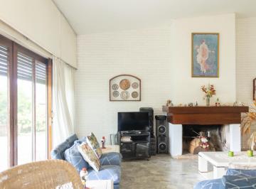 Casa · 5 Ambientes · 1 Cochera · Casa en Cantegril