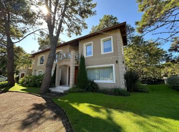 Casa · 300m² · 6 Ambientes · Mar de Las Pampas - Venta Casa Exclusiva a m de Playa – 5 Dorm.