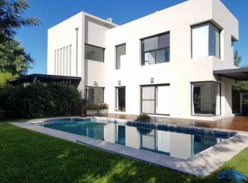 Casa · 220m² · 6 Ambientes · 2 Cocheras · Casa - San Agustin