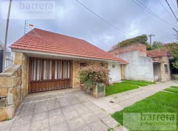 Casa · 138m² · 3 Ambientes · 1 Cochera · Casa en Parque Luro