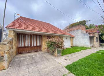Casa · 138m² · 3 Ambientes · 1 Cochera · Casa en Parque Luro