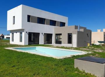 Casa · 210m² · 3 Dormitorios · Venta Casa - Ingeniero Maschwitz - Manuel Belgrano Count