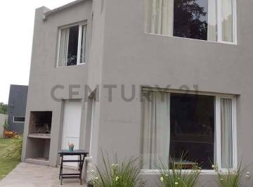 Casa · 231m² · 3 Ambientes · Oportunidad! Vendemos Complejo de Dos Duplex + Casa en Excelente Estado en Claromeco