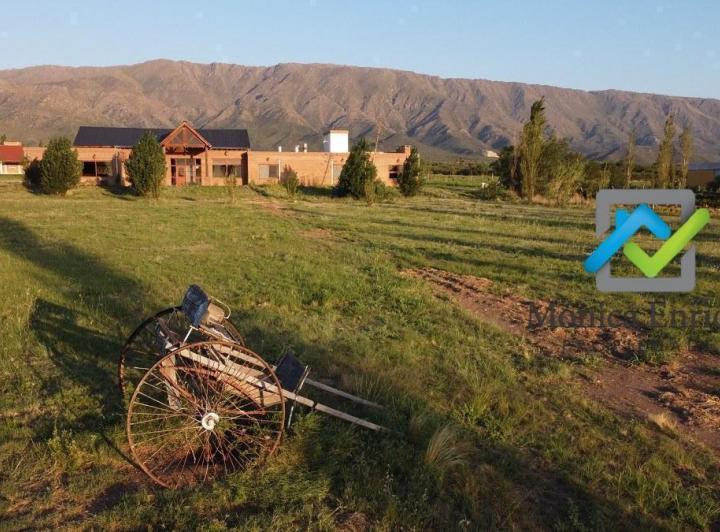 Fondo de comercio · 550ha · 8 Ambientes · 2 Cocheras