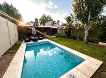 Casa · 110m² · 4 Ambientes · 2 Cocheras · Venta - Casa 3 Dorm. en Funes