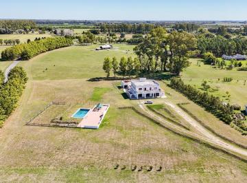 Casa · 566m² · 8 Ambientes · 6 Cocheras · Venta de Casa en Barrio Estancia de La Macarena