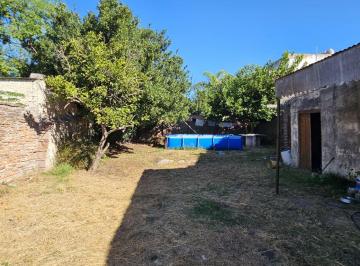 Casa · 96m² · 3 Ambientes · Casa a Refaccionar con Amplio Terreno. Local Comercial. Junin Entre 25 de Mayo y Abasolo