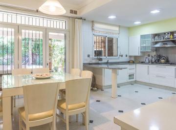 Casa · 330m² · 5 Ambientes · 6 Cocheras · Venta Casa 5 Amb Jardin Pileta Cochera La Lucila