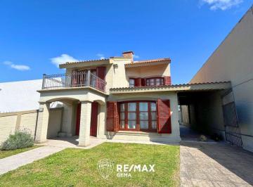 Casa · 368m² · 8 Ambientes · 4 Cocheras · Gran Oportunidad en Venta!
