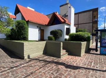 Casa · 163m² · 4 Ambientes · 2 Cocheras · Santilli - Alsina 1499 Esquina Alberti - Lomas Este Apta Credito