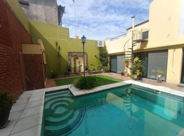 Casa · 277m² · 4 Ambientes · 2 Cocheras · Casa 3 Dorm. y Piscina Sobre Av Fdo Zuviría