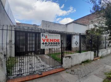 Casa · 245m² · 3 Ambientes · 1 Cochera · Casa a Reciclar en Venta