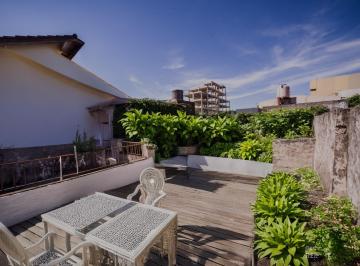 Casa de 6 ambientes, Tres de Febrero · Casa. 6 Ambientes. con Terraza. Dos Baños. Apto Credito. Venta. en Sáenz Peña.