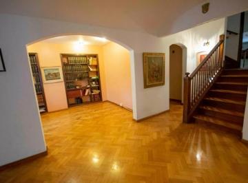 Casa · 450m² · 6 Ambientes · 3 Cocheras · Casa 5 Dorm., Parque y Piscina en La Lucila