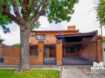 Casa · 200m² · 5 Ambientes · 1 Cochera · Casa en Venta 5 Amb con Jardín, Quincho y Pileta en Don Torcuato