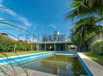 Casa · 215m² · 5 Ambientes · 1 Cochera · Casa de 3 Dorm. C/pileta en Venta. Funes Cantegril