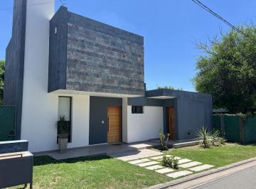 Casa · 206m² · 5 Ambientes · Casa en Venta 3 Dorm. Barrio La Estanzuela