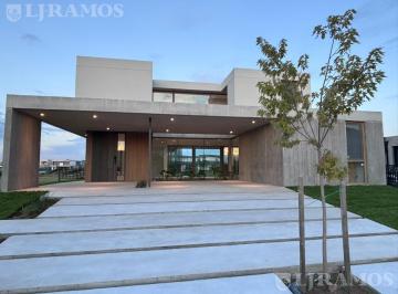Casa · 300m² · 5 Ambientes · 3 Cocheras · Casa a Estrenar Sobre El Lago en El Barrio Costas, Puertos / Escobar