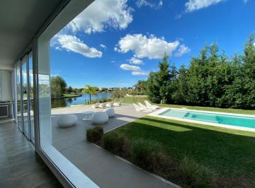 Casa · 400m² · 6 Ambientes · 6 Cocheras · Venta Casa 6 Ambientes en Barrio San Benito con Vista a La Laguna