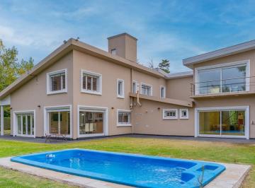 Casa · 530m² · 4 Dormitorios · 4 Cocheras · Casa en Pinos de Anchorena