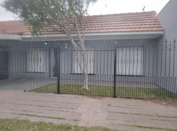 Casa · 3 Ambientes · 1 Cochera · Casa en Temperley