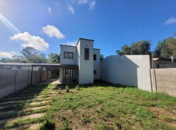 Casa · 80m² · 3 Ambientes · 3 Cocheras · Terreno - Villa Elisa