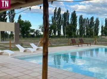 Quinta vacacional · 250m² · 5 Dormitorios · 5 Cocheras · Complejo de Cabañas en Las Paredes