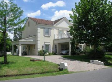 Casa de 6 ambientes, Berazategui · Casa en Venta en Abril Club de Campo
