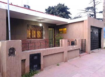Casa · 176m² · 7 Ambientes · 1 Cochera · Casa en San Vicente