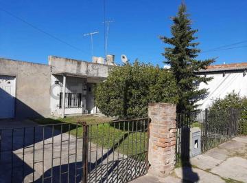 Casa · 99m² · 3 Ambientes · 3 Cocheras · 25 Entre 167 y 168. Casa en Venta, Berisso