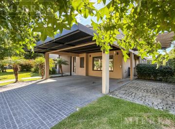 Casa · 303m² · 8 Ambientes · 2 Cocheras · Casa en Venta en Las Liebres
