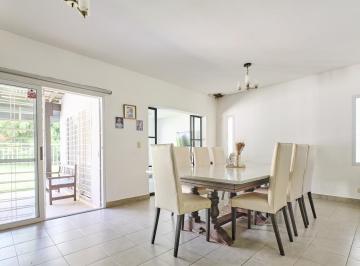 Casa · 220m² · 6 Ambientes · 2 Cocheras · Venta Casa en Barrio Manzanares Chico, Pileta, Jardín Apto Crédito - Oportunidad